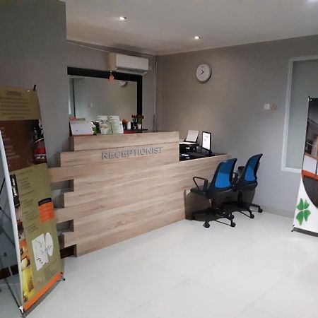 Melody Guest House Cilegon Buitenkant foto